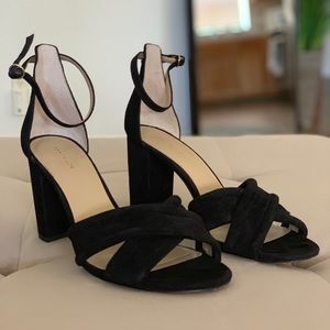 ANN TAYLOR Black suede crisscross strap
